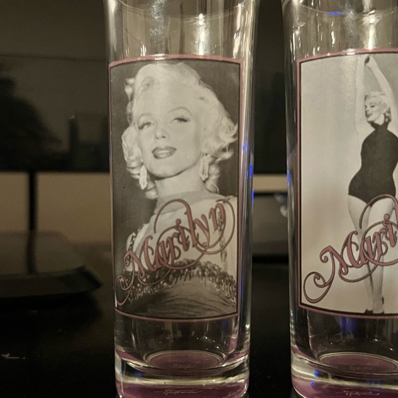 Marilyn Monroe Shot/Drinking Glass By Bernard of Hollywood Pink Bottom - Picture 3 of 7